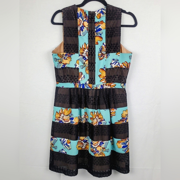 BCBGMaxAzria - Picture 5 of 6